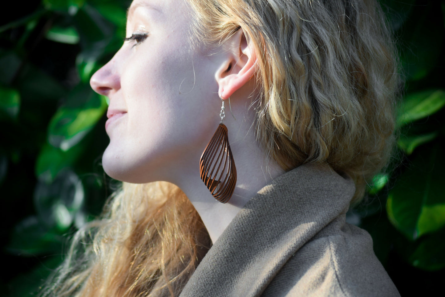 ©2019_StripsandStripes_Viiva_leather_earrings_photoZsuzsannaHorvath